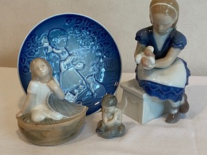 lot 104 image: Three Bing & Grndahl Figurines & 1985 Childs Day Plate