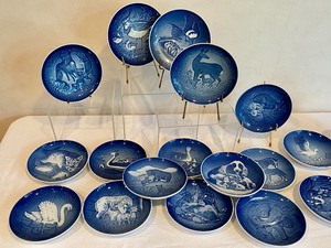 lot 103 image: Bing & Grndahl Mors Day Plates (19)