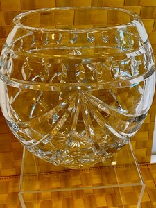 lot 100 image: Stunning Waterford Vase