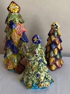 lot 256 image: Ceramic Christmas Wreath and Coordinating Tree Figurines