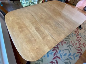 lot 251 image: Vintage Gate Leg Table