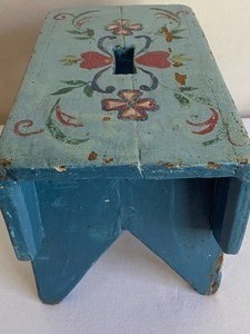 lot 254 image: Adorable Norwegian Style Painted Petite Step Stool