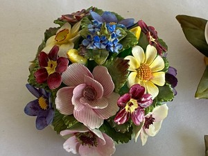 lot 252 image: Vintage Porcelain Floral Figurines