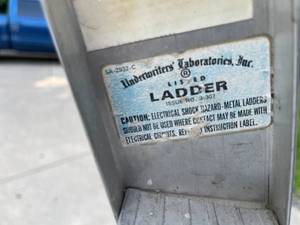 lot 208 image: Underwriters Labratories Aluminum 6 foot Ladder