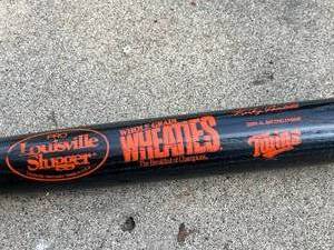 lot 214 image: 1989 Kirby Puckett Louisville Slugger Wheaties Baseball Bat
