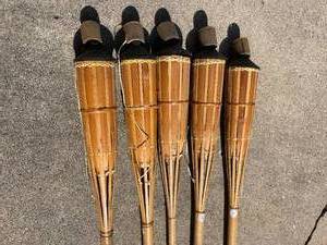 lot 217 image: 5 Tiki Lights