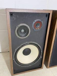 lot 401 image: 2 Speakers Believed to be Handmade With No Name Brand