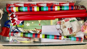 lot 154 image: Gift Wrapping Grouping