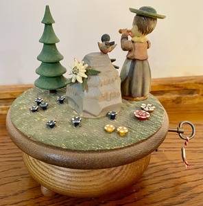 lot 153 image: Genuine Thorens Swiss Musical Figurine