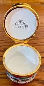 lot 173 image: Halcyon Days Enamel for Neiman Marcus Trinket Box