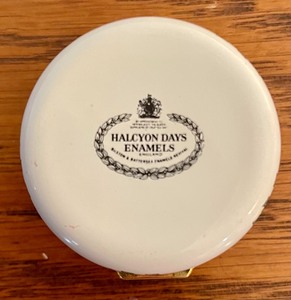lot 175 image: Halcyon Days Enamel Trinket Box