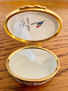 lot 174 image: Halcyon Days Enamel Trinket Box Designed by Tiffany & Company