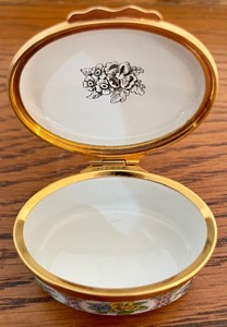 lot 388 image: Halcyon Days Enamel for Cross Trinket Box