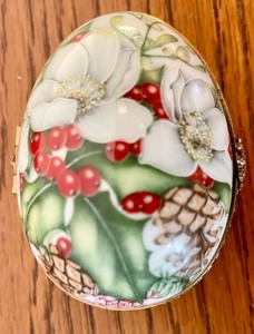 lot 186 image: Rochard Limoges Egg Shaped Trinket Box