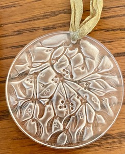 lot 197 image: Lalique Crystal 1988 Annual Christmas Ornament