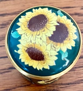lot 374 image: Halcyon Days Enamel Trinket Box