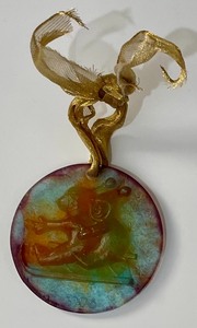 lot 372 image: Delightful Art Glass 1996 Christmas Daum of France Ornament