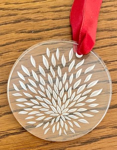 lot 364 image: Lalique Crystal Clear Vibration Christmas Ornament