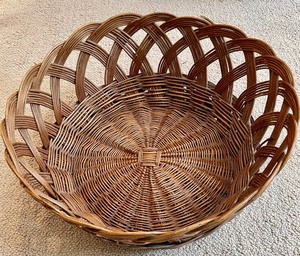lot 386 image: Lovely Large Basket