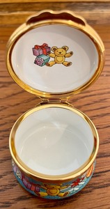 lot 375 image: Halcyon Days Enamel 25th Anniversary Trinket Box