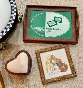 lot 542 image: Nice Needlepoint Projects