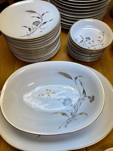 lot 527 image: H & C Sleb Heinrich Golden Harvest China