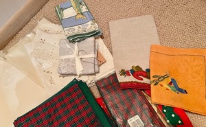 lot 526 image: Lot of Linens and More