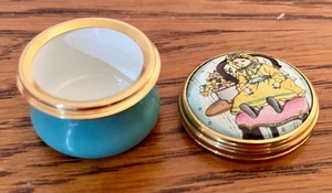 lot 516 image: Halcyon Days Enamel Trinket Box