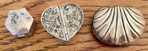 lot 498 image: Small Trinket Boxes and a Mini Tray
