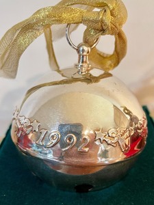 lot 503 image: 3 Wallace Silver Plated Ornaments