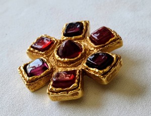 lot 285 image: Rare Dominique Denaive Brooch Gripoix Red Stones France Couture