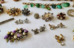 lot 289 image: Vintage Costume Jewelry