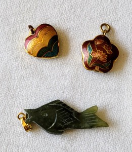 lot 299 image: Pretty Pendants