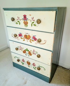 lot 315 image: Vintage Painted Dresser