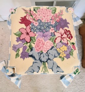 lot 316 image: Adorable Painted Stool