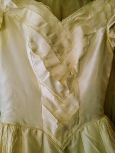 lot 342 image: Vintage Wedding Dress