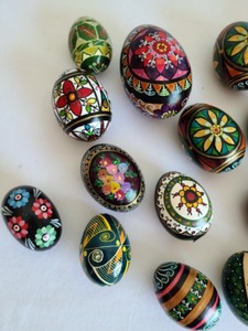 lot 450 image: Beautiful Painted Eggs