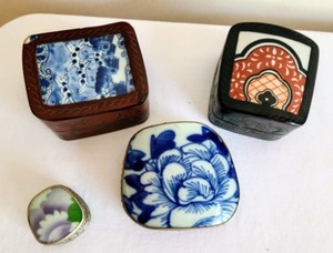 lot 457 image: Antique Vase Topped Trinket Boxes