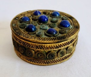 lot 458 image: Baltic Amber and Lapis Topped Trinket Boxes