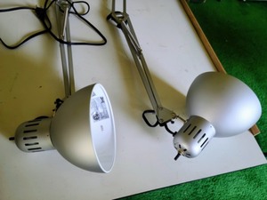lot 474 image: Pair of Adjustable Clamp Lights