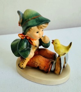 lot 477 image: Vintage Figurines