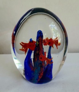 lot 479 image: Fish Paperweight