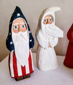 lot 561 image: Carved Wood Folk Art Santas