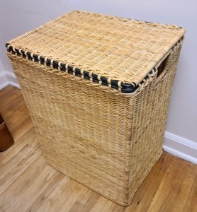 lot 569 image: Wicker Laundry Basket