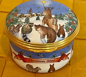 lot 106 image: Halcyon Days Enamel Trinket Box Christmas 2005