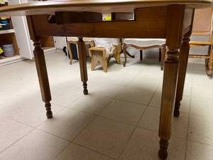 lot 409 image: Drop Leaf Table