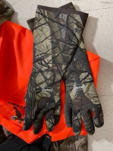 lot 413 image: Assorted Large and Extra Large Hunting Wear