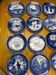 lot 425 image: 18 Collectable Holiday Royal Copenhagen Plates