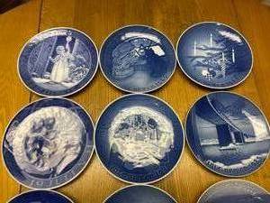 lot 426 image: 10 Collectible  Bing & Grndahl Jule After Plates