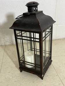lot 441 image: Metal Patio Candle Holder
